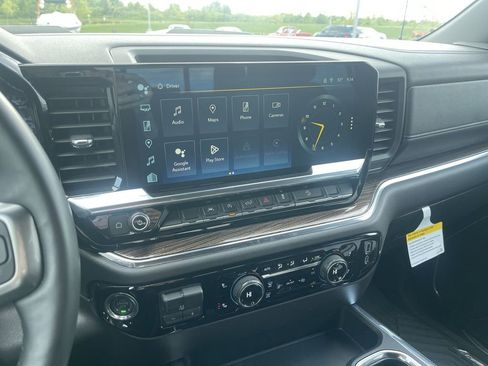 Used 2024 Chevrolet Silverado 1500 LT Trail Boss w/ Convenience Package II AWD/4WD image 18