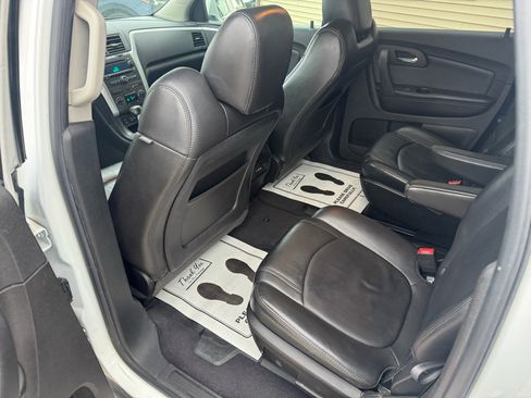 Used 2010 Chevrolet Traverse LT w/ Personal Connectivity Package image 10