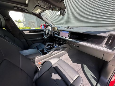 Certified 2025 Porsche Cayenne E-Hybrid AWD/4WD image 40