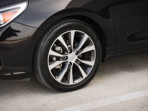 Used 2018 Hyundai Elantra GT image 33