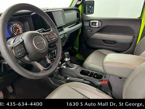 Used 2025 Jeep Gladiator Mojave AWD/4WD image 15