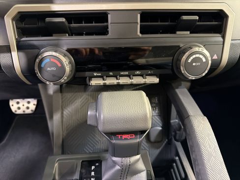 Used 2025 Toyota Tacoma TRD Sport AWD/4WD image 20