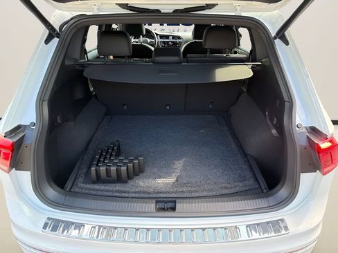 Used 2022 Volkswagen Tiguan SEL R-Line AWD/4WD image 24