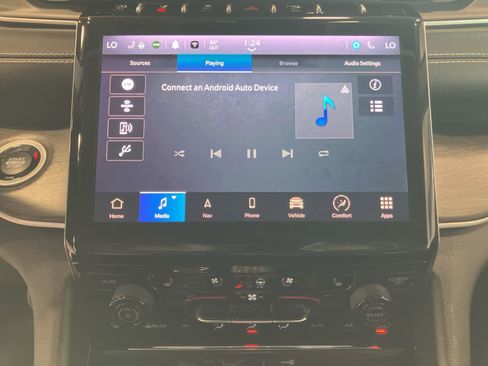 Used 2023 Jeep Grand Cherokee Limited w/ Luxury Tech Group II image 19