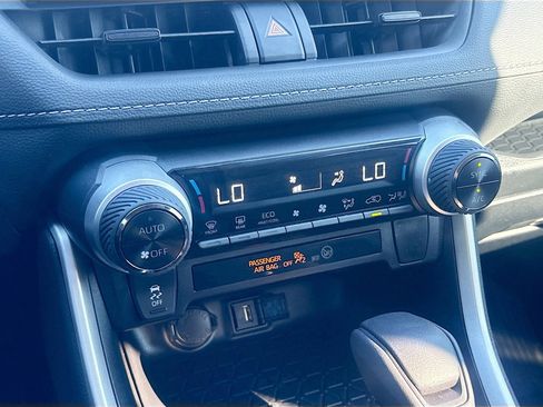 Used 2022 Toyota RAV4 XLE image 39