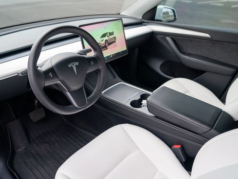 Used 2023 Tesla Model Y Long Range AWD/4WD image 4