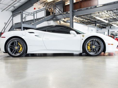 Used 2016 Ferrari 488 GTB RWD image 7