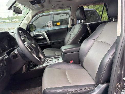Used 2018 Toyota 4Runner SR5 Premium RWD image 13