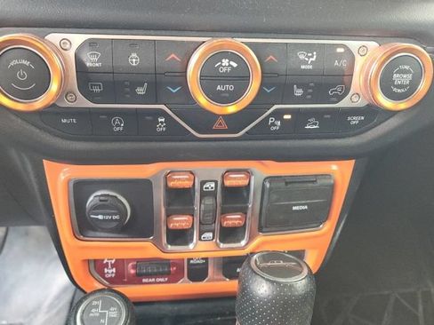 Certified 2025 Jeep Gladiator Mojave AWD/4WD image 11