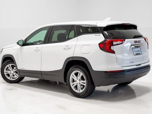 Used 2024 GMC Terrain SLE FWD image 29