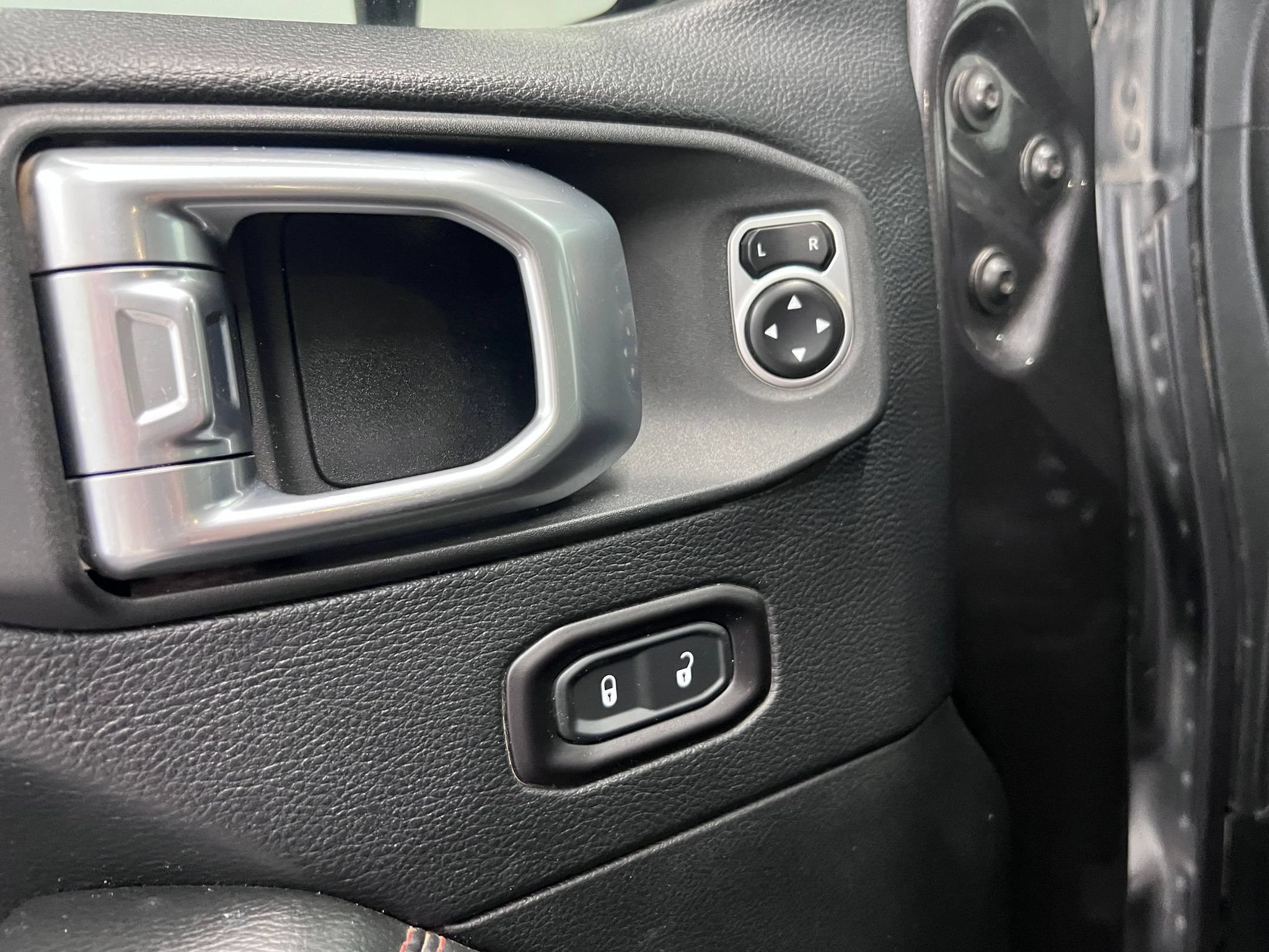 Used 2019 Jeep Wrangler Unlimited Rubicon AWD/4WD image 12