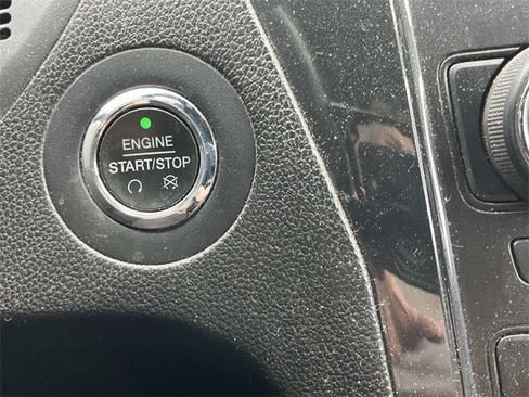 Used 2017 Ford Explorer XLT image 31