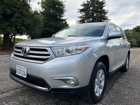 Used 2013 Toyota Highlander SE image 1