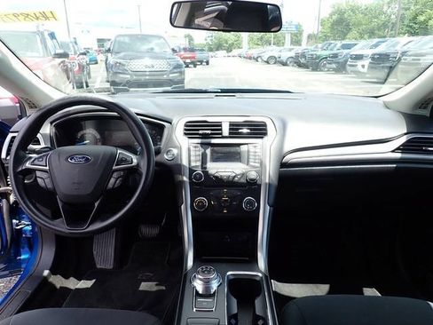 Used 2017 Ford Fusion SE FWD image 13