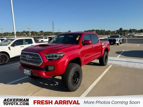 Used 2017 Toyota Tacoma SR5 w/ Tow Package RWD image 1