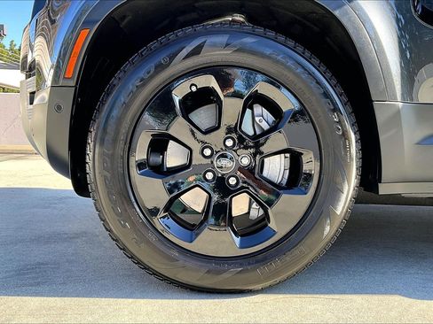 Used 2025 Land Rover Defender 110 S image 8