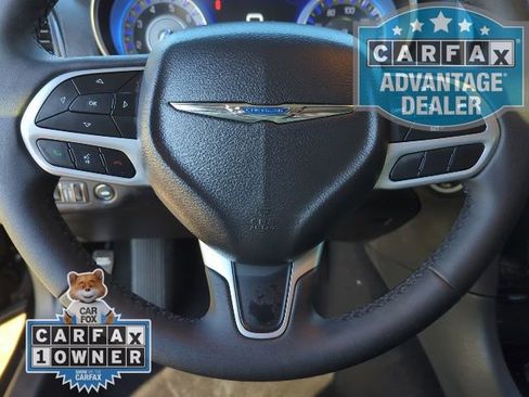 Used 2023 Chrysler 300 Touring w/ Sport Appearance Package image 5