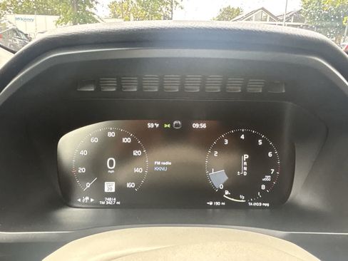 Used 2020 Volvo XC90 T6 Momentum AWD/4WD image 13
