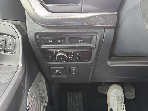 Used 2024 Ford F150 Lariat image 18