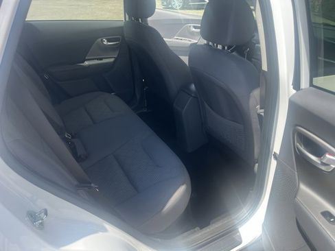 Used 2022 Kia Niro LX image 27