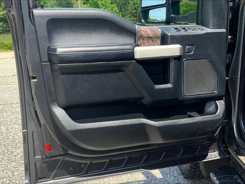 Used 2019 Ford F550 4x4 SuperCab Super Duty w/ Lariat Value Package image 21