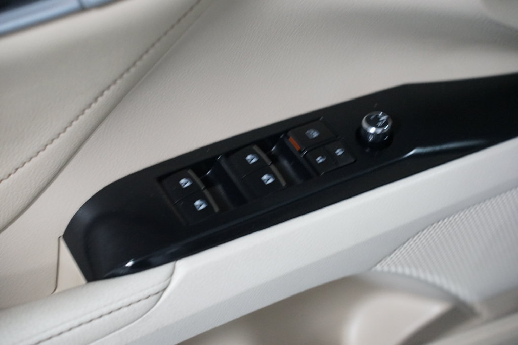 Certified 2018 Toyota Camry XLE FWD image 31