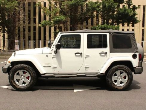 Used 2012 Jeep Wrangler Unlimited Sahara w/ Connectivity Group AWD/4WD image 12
