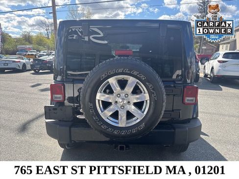 Used 2017 Jeep Wrangler Unlimited Sahara w/ Max Tow Package AWD/4WD image 7