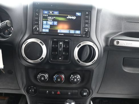 Used 2017 Jeep Wrangler Unlimited Sahara w/ Max Tow Package AWD/4WD image 20