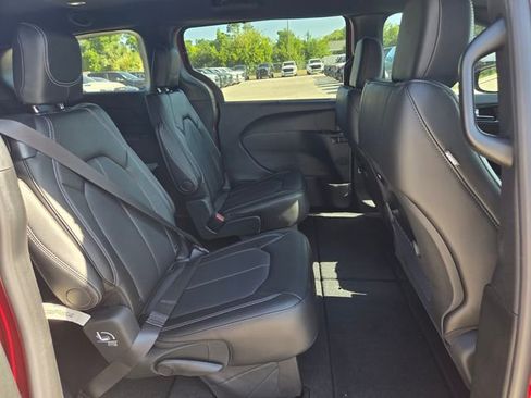 New 2026 Chrysler Pacifica Select FWD image 17
