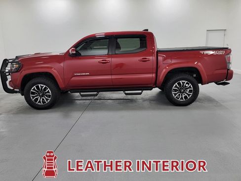 Used 2020 Toyota Tacoma TRD Sport w/ TRD Premium Sport Package AWD/4WD image 5
