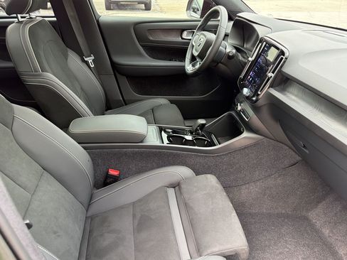 Used 2023 Volvo XC40 Recharge Ultimate AWD/4WD image 25
