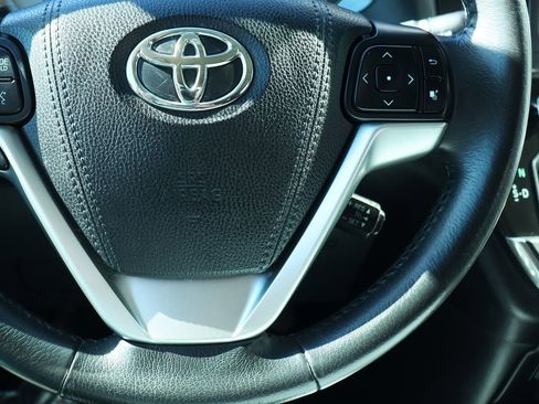 Used 2017 Toyota Sienna SE Premium image 60