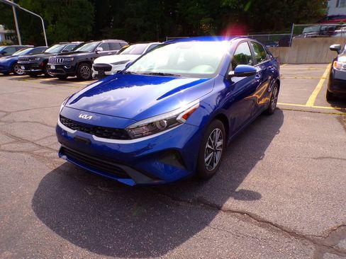 Used 2023 Kia Forte LXS w/ LXS Technology Package FWD image 1