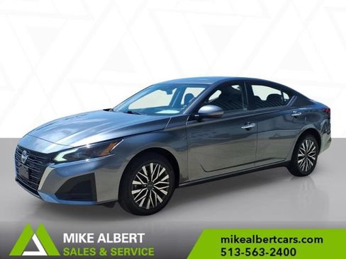 Used 2023 Nissan Altima 2.5 SV AWD/4WD image 3