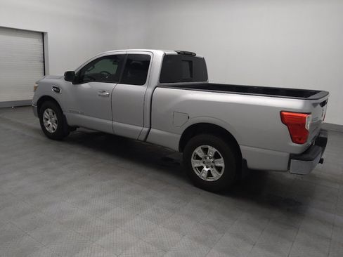 Used 2017 Nissan Titan SV image 3