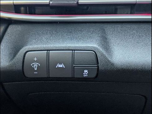 Used 2021 Hyundai Elantra Limited image 17