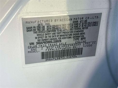 Used 2025 Nissan Kicks SR image 19