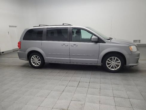 Used 2016 Dodge Grand Caravan SXT w/ Rear Park Assist Package FWD image 11