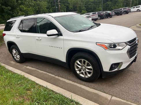 Used 2018 Chevrolet Traverse LT w/ LPO, Floor Liner Package AWD/4WD image 3