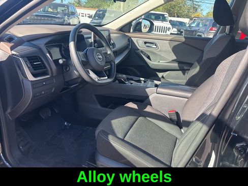 Used 2023 Nissan Rogue SV image 11