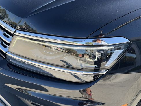 Used 2019 Volkswagen Tiguan SEL Premium w/ 3rd Row Seat Package image 9