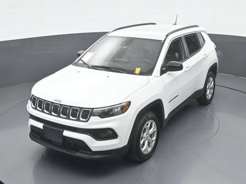 Used 2024 Jeep Compass Latitude AWD/4WD image 41