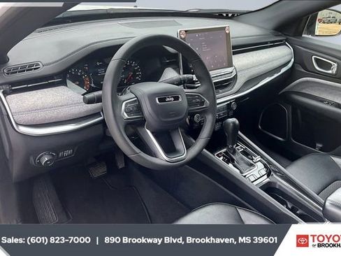 Used 2024 Jeep Compass Latitude image 12