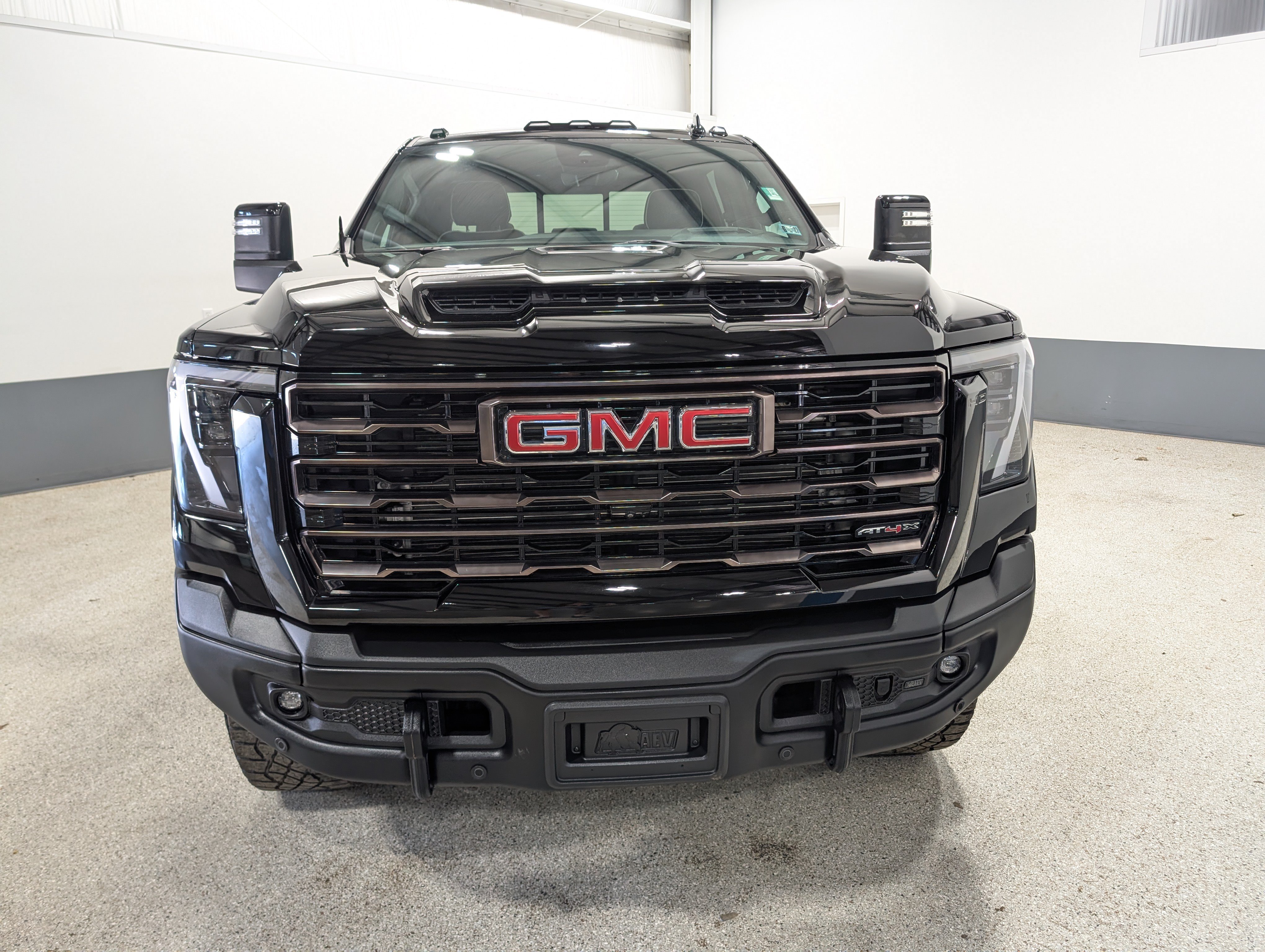 Used 2025 GMC Sierra 2500 AT4X w/ AT4X AEV Edition AWD/4WD image 8