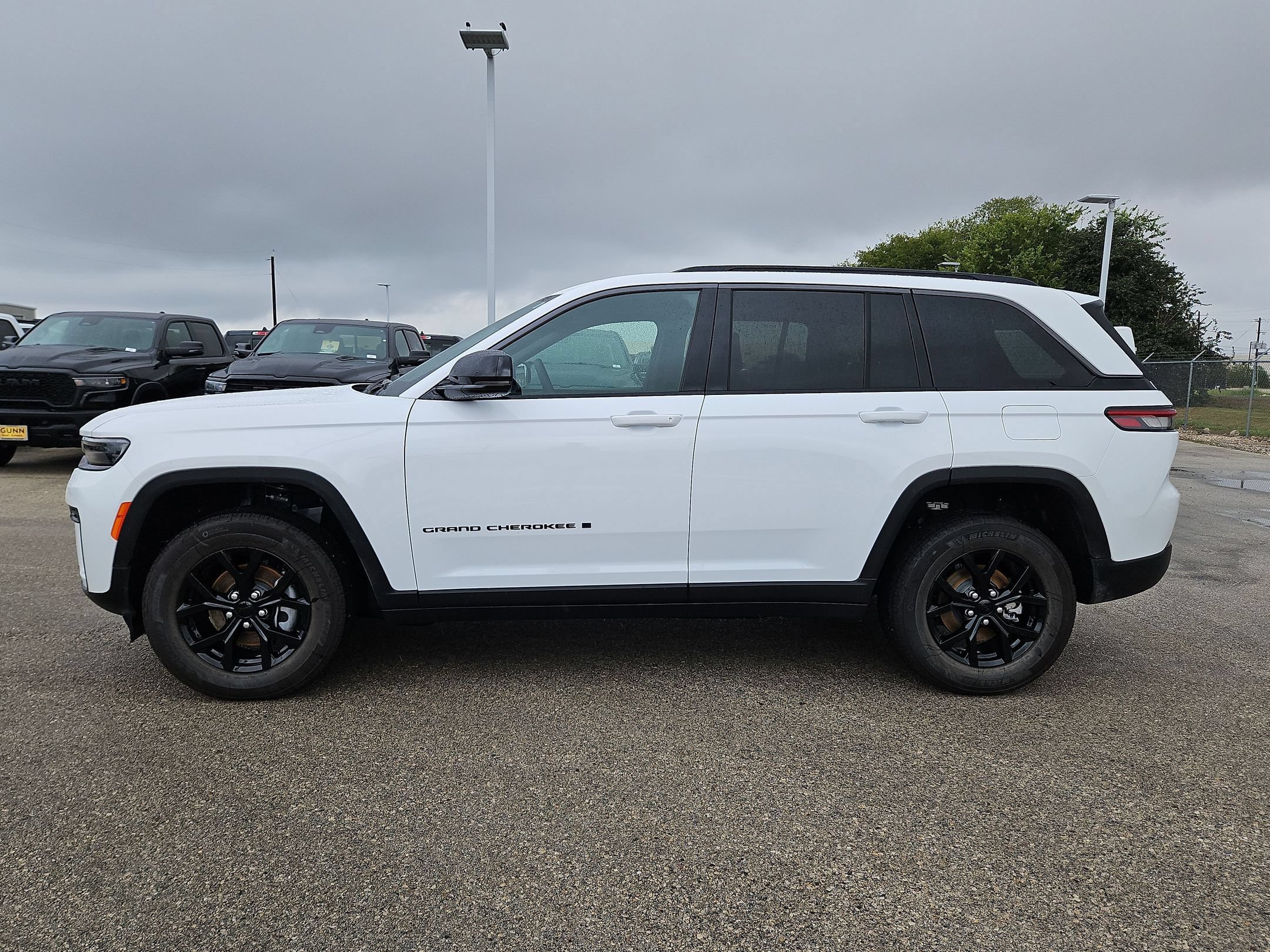 New 2026 Jeep Grand Cherokee Altitude RWD image 6