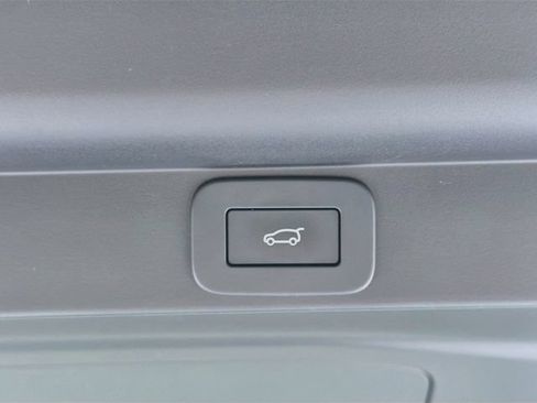 Used 2023 Land Rover Range Rover SV AWD/4WD image 14