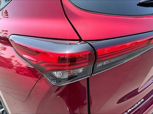 Used 2021 Toyota Highlander XSE FWD image 23