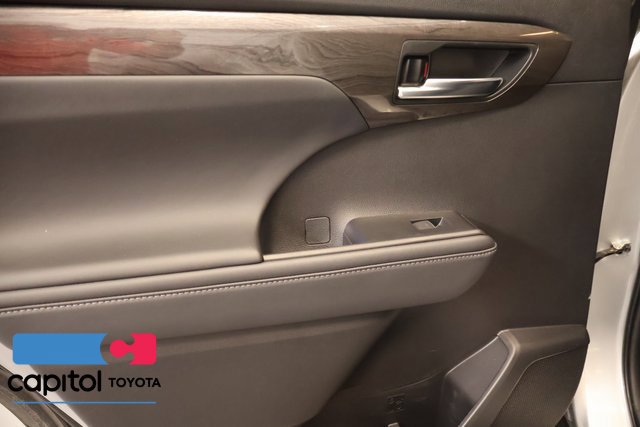 Used 2022 Toyota Highlander Limited AWD/4WD image 34