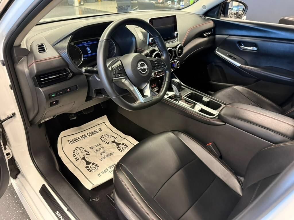Used 2025 Nissan Sentra SR w/ SR Premium Package FWD image 9